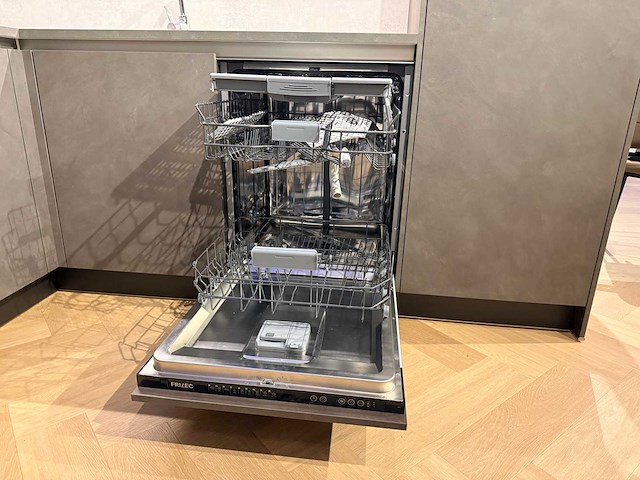 Showroomkeuken met pelgrim apparatuur - afbeelding 10 van  28