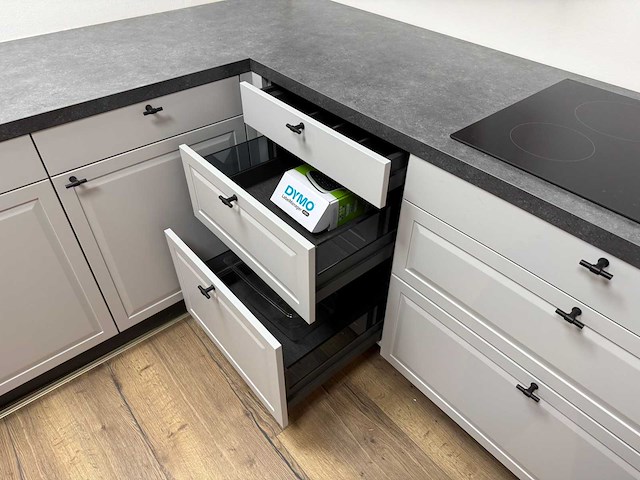 Showroomkeuken met pelgrim apparatuur - afbeelding 10 van  30