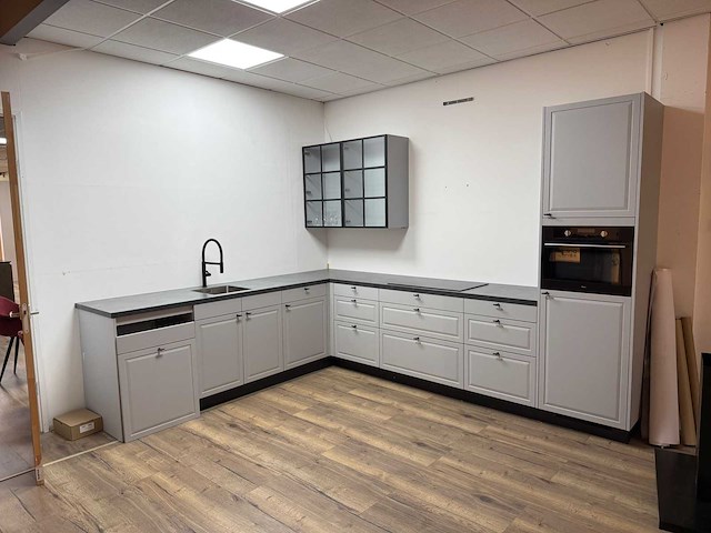Showroomkeuken met pelgrim apparatuur - afbeelding 1 van  30