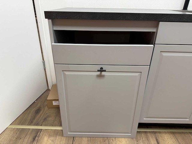 Showroomkeuken met pelgrim apparatuur - afbeelding 27 van  30