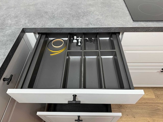 Showroomkeuken met pelgrim apparatuur - afbeelding 8 van  30