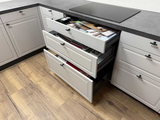 Showroomkeuken met pelgrim apparatuur - afbeelding 3 van  30
