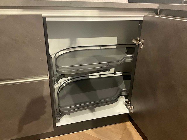 Showroomkeuken met pelgrim apparatuur - afbeelding 6 van  28