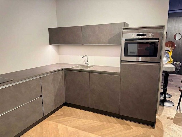 Showroomkeuken met pelgrim apparatuur - afbeelding 5 van  6