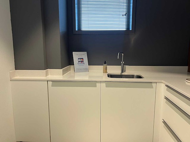 Showroomkeuken met siemens apparatuur - afbeelding 19 van  21