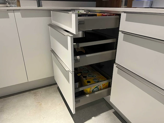 Showroomkeuken met siemens apparatuur - afbeelding 17 van  21
