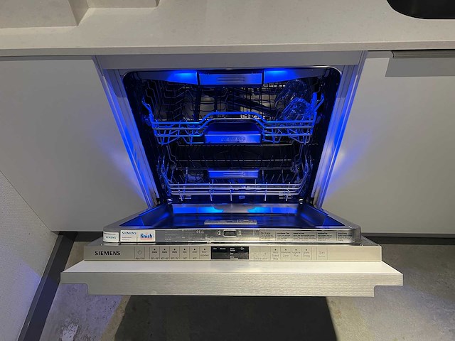 Showroomkeuken met siemens apparatuur - afbeelding 4 van  15