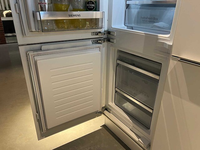 Showroomkeuken met siemens apparatuur - afbeelding 6 van  15
