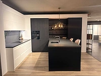 (showroom)keukens, keukenapparatuur en meubelen
