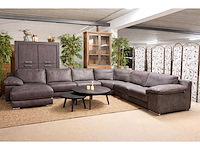 Showroommeubilair, banken, fauteuils, kasten en eetkamertafels