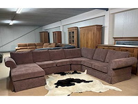 Showroommeubilair, fauteuils, banken, eetkamertafels en kasten