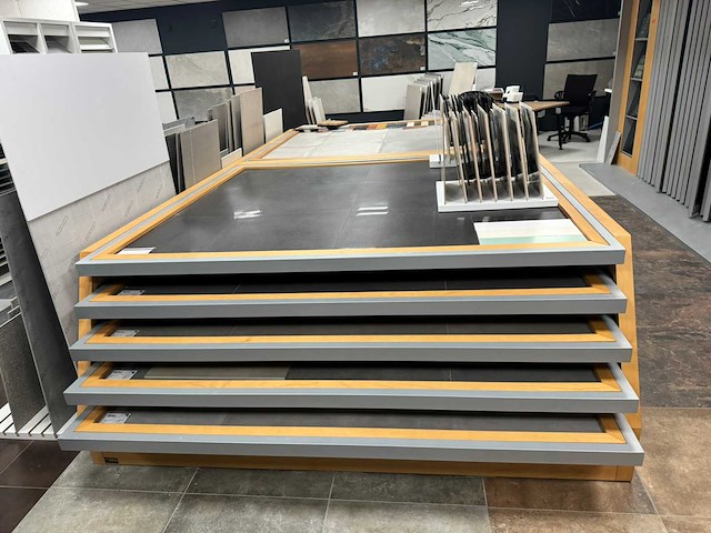 Showroom/presentatiemeubel (2x) - afbeelding 1 van  2