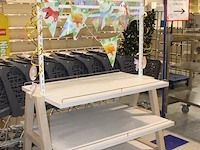 Showtafel met drie etages en opzetstuk. afmeting 140 x 120 cm. hoogte in clusief opzetstuk 175 cm - afbeelding 2 van  2