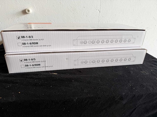 Showtec - dmx booster db1-8/3 - lichte mengtafels (2x) - afbeelding 1 van  1