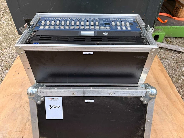 Showtec - lite-12 - light mixing console - afbeelding 1 van  2