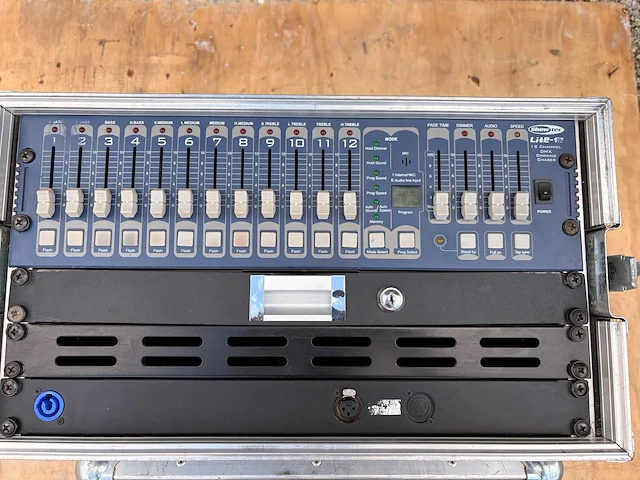 Showtec - lite-12 - light mixing console - afbeelding 2 van  2