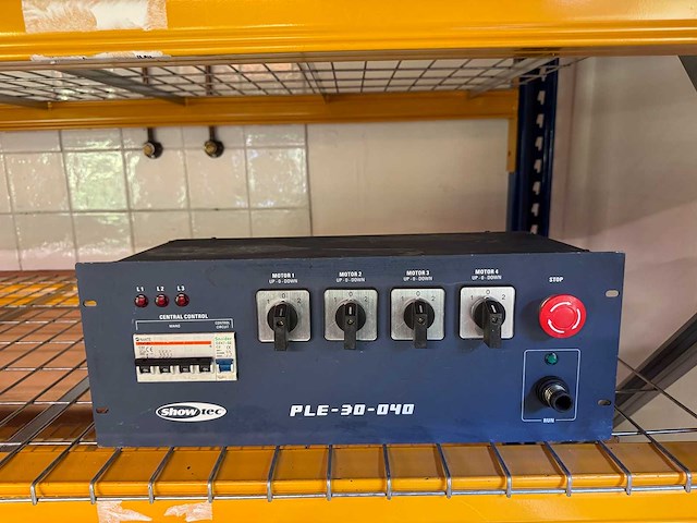 Showtec - ple-30-040 - motor controller - afbeelding 1 van  3