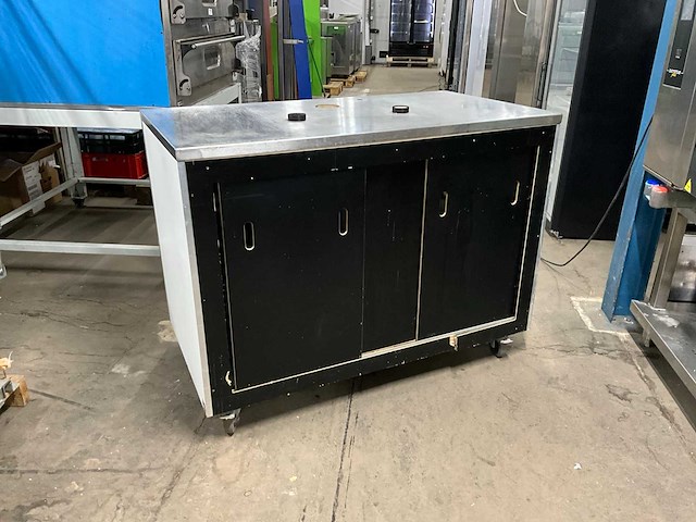 Showtec - pop - 166 - buffetmeubel met watertank en pomp - afbeelding 1 van  9