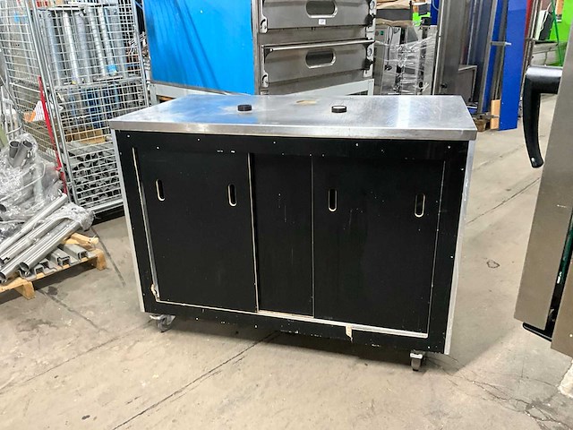 Showtec - pop - 166 - buffetmeubel met watertank en pomp - afbeelding 2 van  9