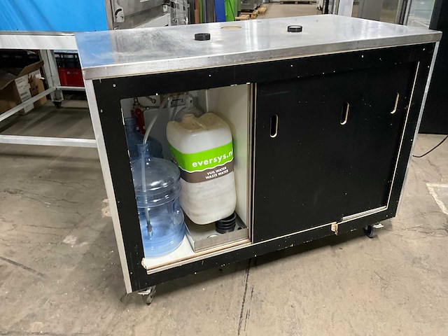Showtec - pop - 166 - buffetmeubel met watertank en pomp - afbeelding 8 van  9