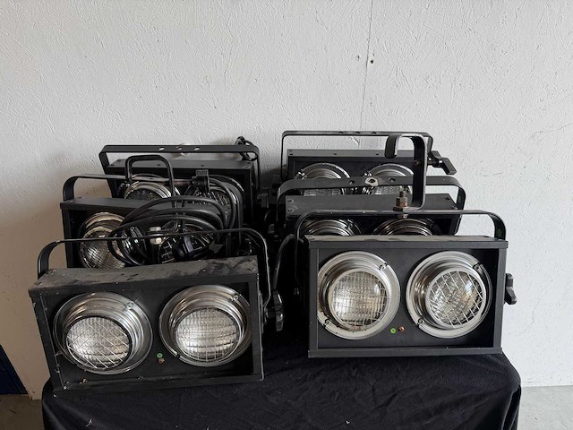 Showtec - stage blinder 2 - spotlight (6x) - afbeelding 1 van  3