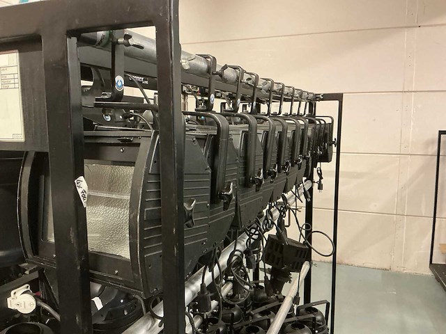 Showtec asymmetrical flood spotlight (12x) - afbeelding 3 van  3