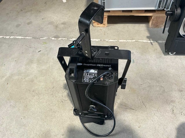Showtec beam spots en stageblinders (11x) - afbeelding 11 van  12