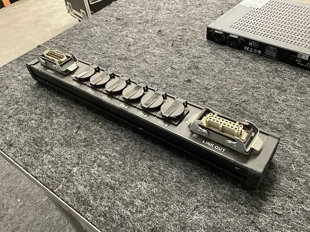 Showtec breakout bar 6ch (5x) - afbeelding 1 van  5