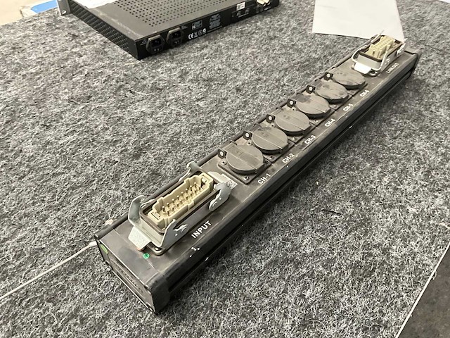 Showtec breakout bar 6ch (5x) - afbeelding 2 van  5