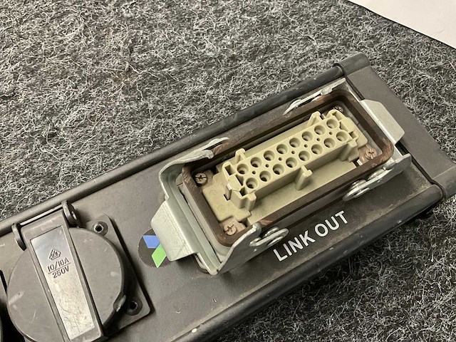 Showtec breakout bar 6ch (5x) - afbeelding 5 van  5