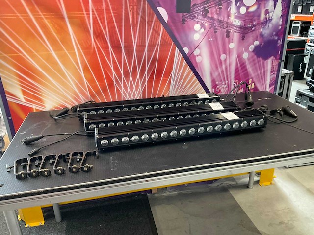 Showtec cameleon bar 18/4 led-bar (3x) - afbeelding 1 van  5