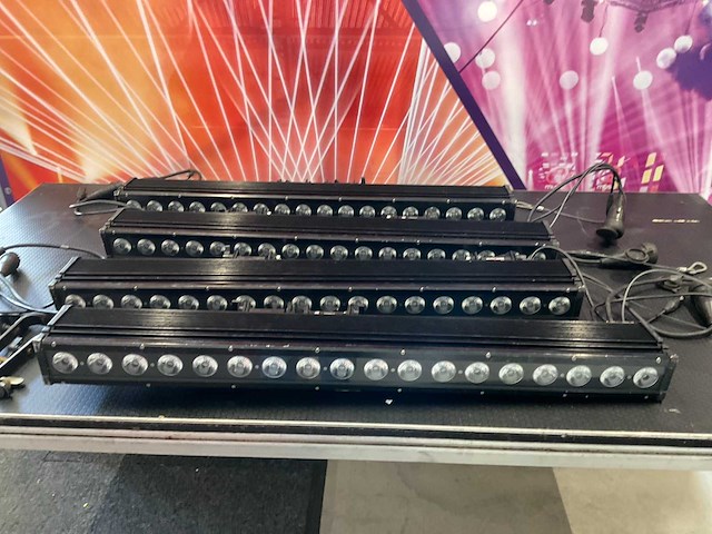 Showtec cameleon bar 18/4 led-bar (4x) - afbeelding 2 van  7