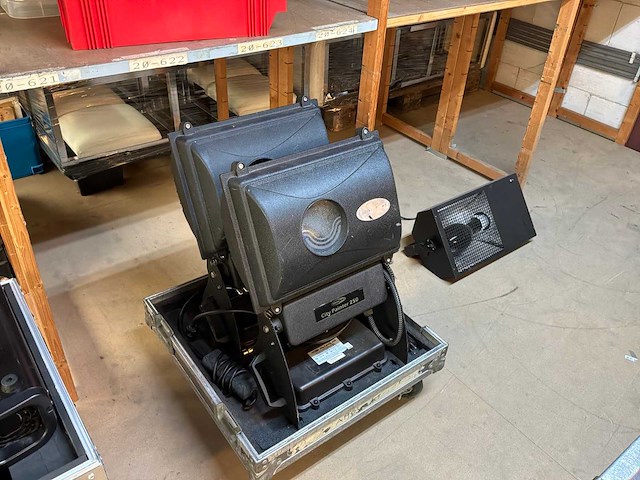 Showtec city painter 250 rgb colourchanger (2x) - afbeelding 1 van  6