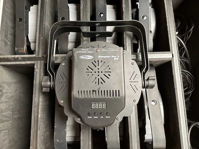 Showtec compact par 7 q4 led spot (8x) - afbeelding 3 van  4