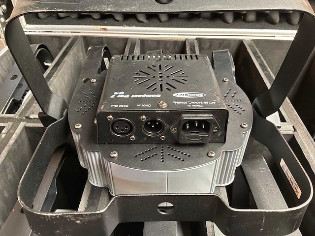 Showtec compact par 7 q4 led spot (8x) - afbeelding 2 van  3