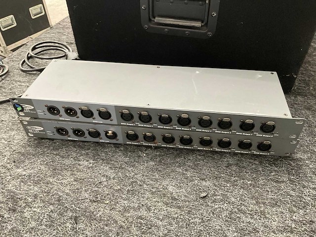 Showtec db 1-8 dmx booster/splitter 8ch 3p (2x) - afbeelding 1 van  5