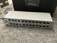 Showtec db 1-8 dmx booster/splitter 8ch 3p (2x) - afbeelding 1 van  5