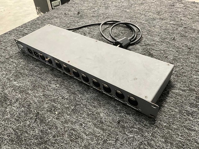 Showtec db 1-8 dmx booster/splitter 8ch 3p (2x) - afbeelding 2 van  5