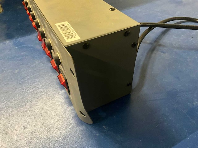 Showtec dj-switch 10 schuko schakelpaneel - afbeelding 2 van  3