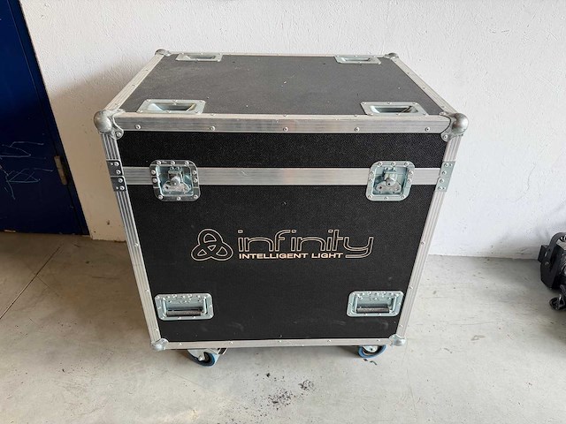 Showtec infinity - furion s401 behuizing - vluchtcase - afbeelding 2 van  2