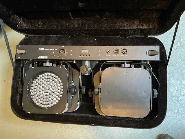 Showtec led spotbar 4-spots (2x) - afbeelding 2 van  3