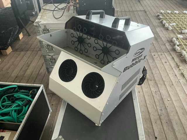 Showtec mega bubble-x bellenblaasmachine - afbeelding 3 van  5