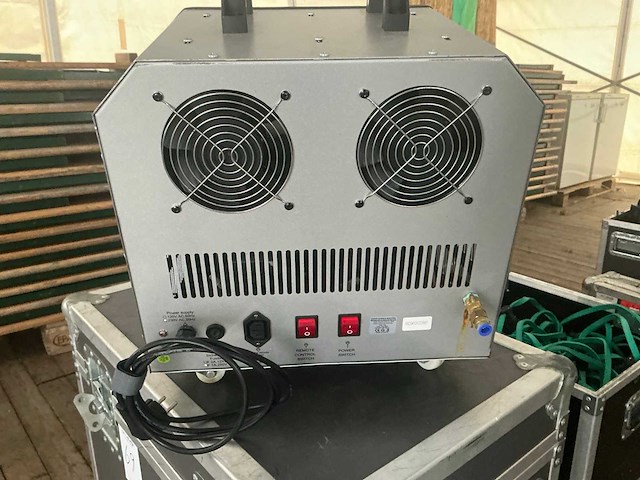 Showtec mega bubble-x bellenblaasmachine - afbeelding 2 van  5