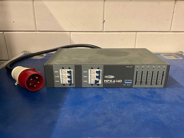 Showtec mpx-616d 6-kanaals dimmerpack - afbeelding 1 van  4