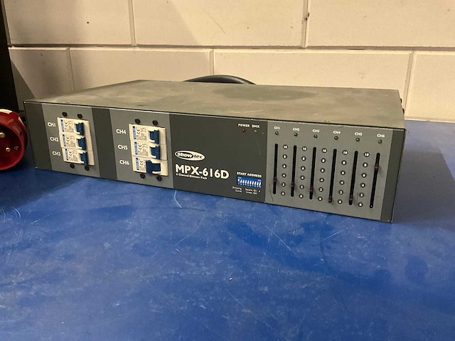 Showtec mpx-616d 6-kanaals dimmerpack - afbeelding 2 van  4