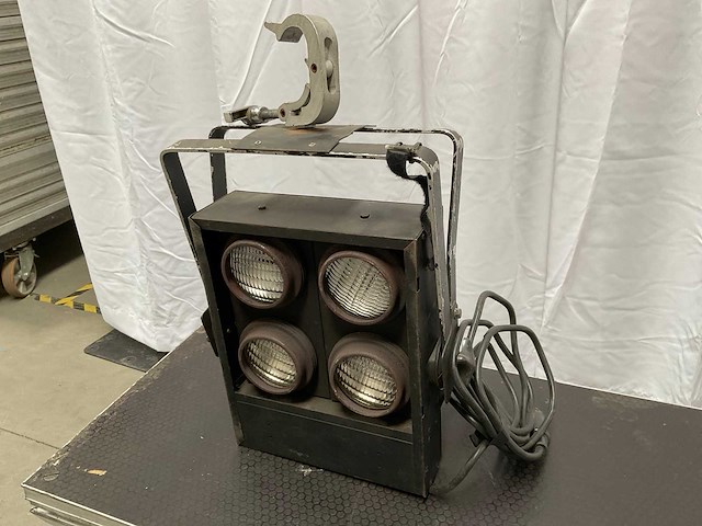 Showtec passive 4-light blinder (5x) - afbeelding 1 van  5