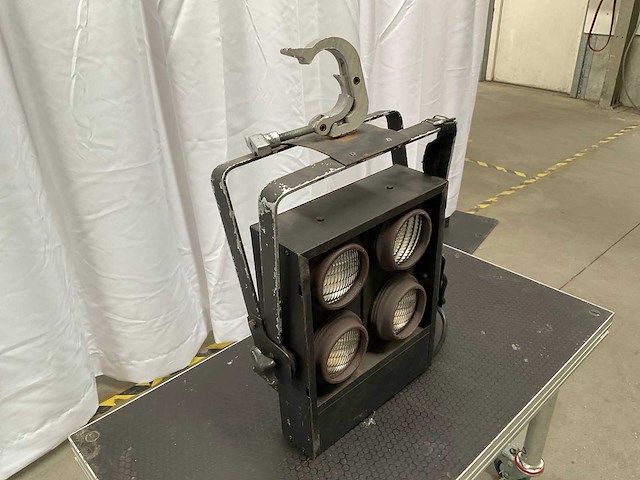 Showtec passive 4-light blinder (5x) - afbeelding 2 van  5