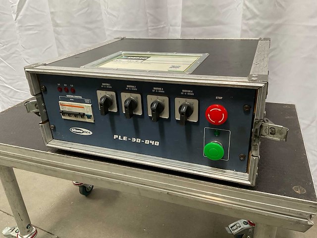 Showtec ple-30-040 kettingtakel controller 4ch - afbeelding 1 van  6