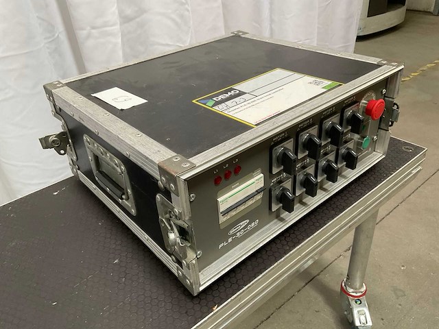 Showtec ple-30-080 kettingtakel controller 8ch - afbeelding 2 van  7