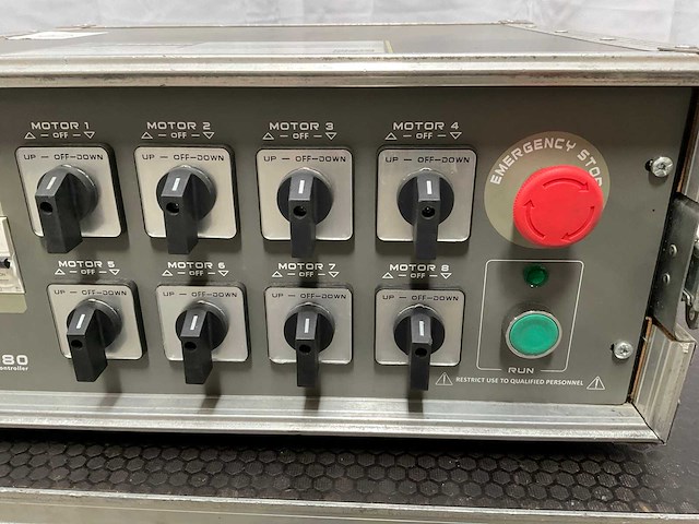 Showtec ple-30-080 kettingtakel controller 8ch - afbeelding 5 van  7